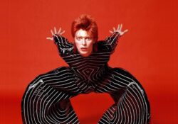 Subastan manuscrito de ‘Starman’ de David Bowie por más de 220 mil dólares