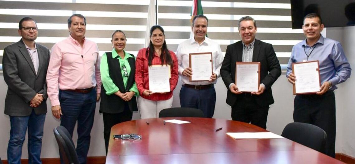 Firma Toño Astiazarán acuerdo con SEC para regularizar terrenos de escuelas