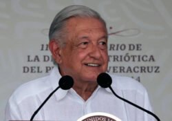 ‘Bendito México, tan cerca de Dios y no tan lejos de los EU’: López Obrador
