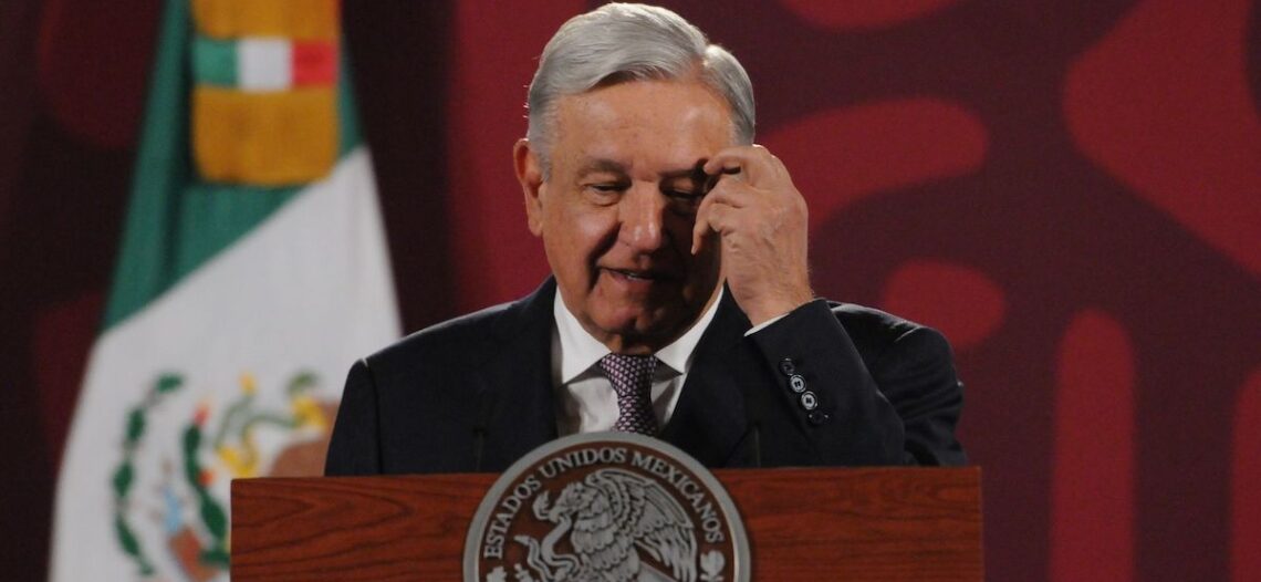 Encinas, “incapaz de falsear información”, Presidente defiende al subsecretario