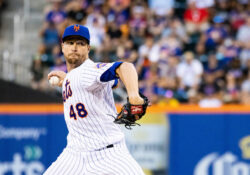 Rangers firma al pitcher Jacob deGrom; cinco años a cambio de 185 mdd
