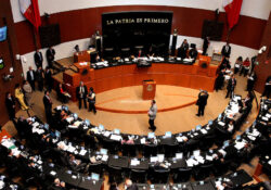 Morena en el Senado alista cirugía a plan B; omite alertas de la oposición