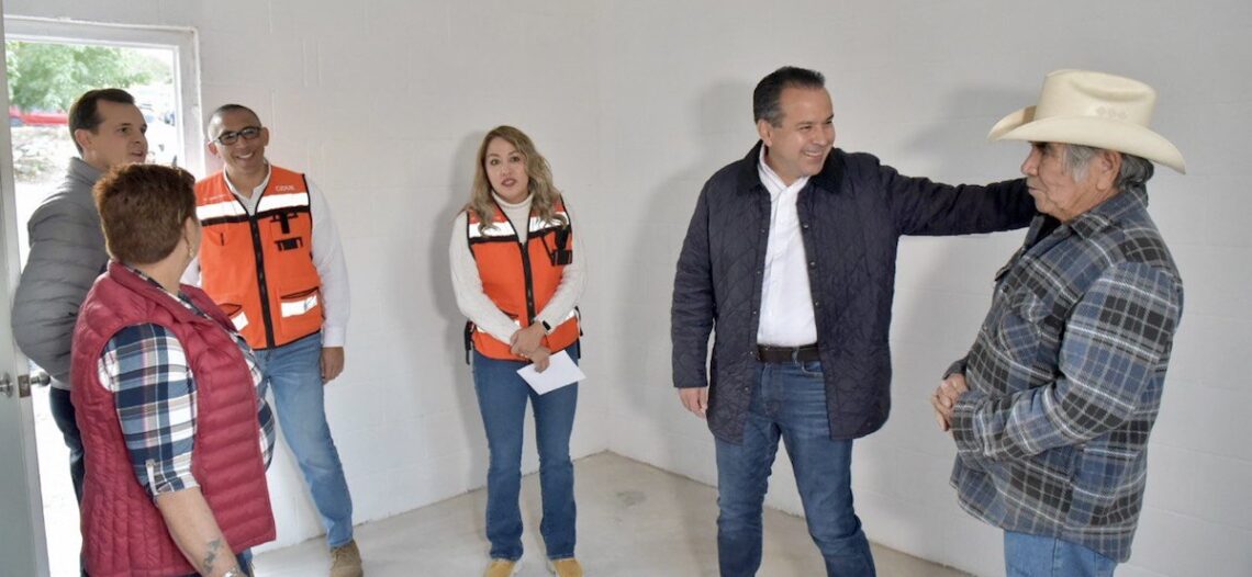 Entrega Toño Astiazarán cuartos adicionales en la colonia Café Combate