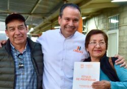 Entrega Toño Astiazarán títulos de propiedad a 74 familias