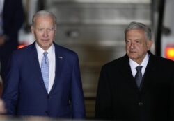 Arriba Biden a México para Cumbre trilateral; es recibido por el presidente López Obrador