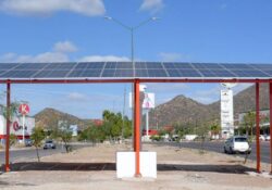Inicia iluminación en vía pública con energía solar