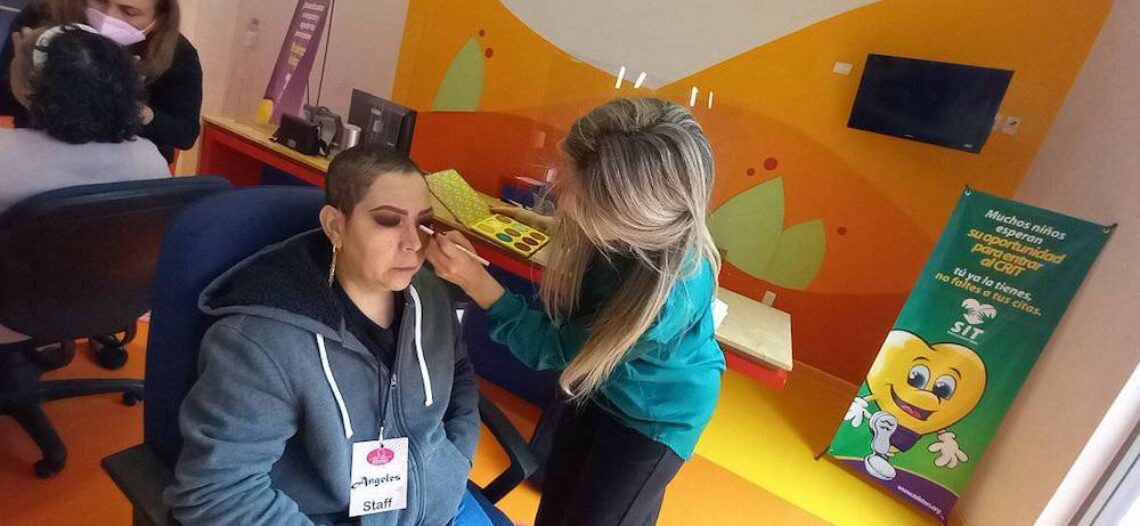 Ofrecen arteterapia a mujeres en tratamiento oncológico