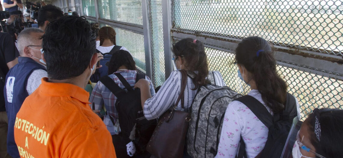 Rechaza cancillería Quédate en México; pide apoyo de organismos internacionales