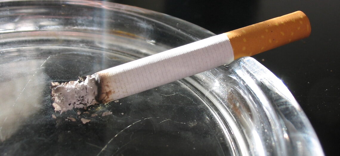Restauranteros inician 25 amparos contra el reglamento del tabaco