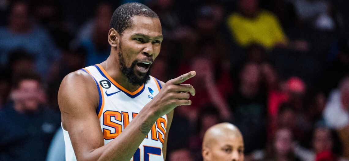 Kevin Durant debuta con triunfo en los Suns
