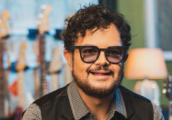 Aleks Syntek critica a Peso Pluma y Bad Bunny, recibe burlas
