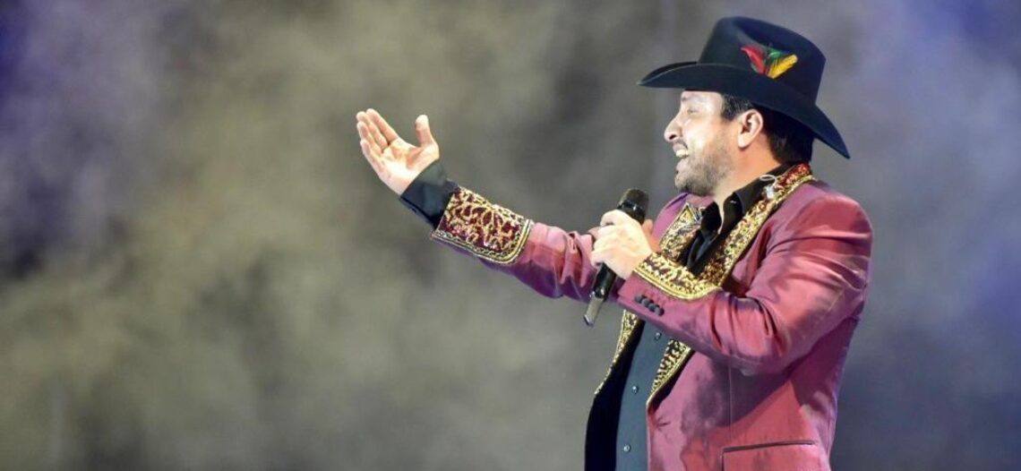 Viven Julión Álvarez y miles de personas exitosa noche en Fiestas del Pitic 2023