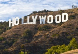 Guionistas de Hollywood se van a huelga; piden más ingresos del streaming