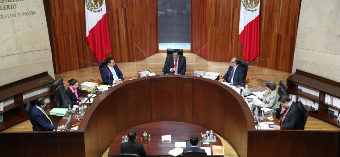 Tribunal da luz verde a corcholatas; desecha queja de MC