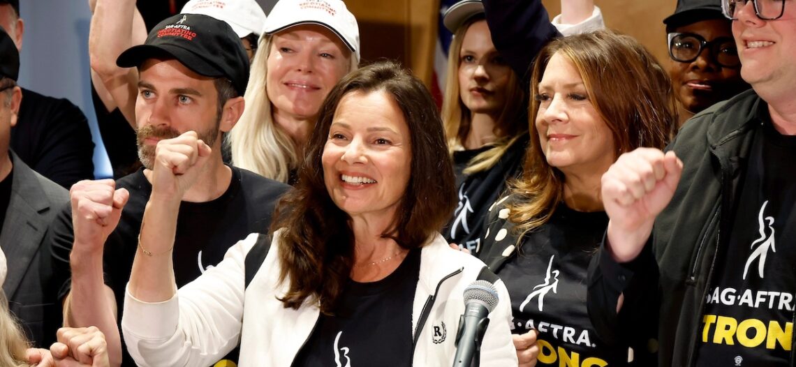 Estrellas de Hollywood se congregan en Nueva York para apoyar huelga