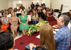 Más de 30 mil docentes de educación básica regresaron a sus labores este lunes