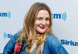 Drew Barrymore regresará a conducir su programa pese a huelga de escritores
