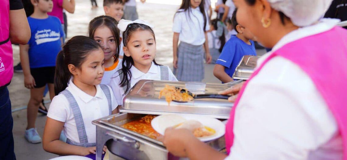 Conmemoran día mundial de la alimentación con Desayunos Escolares al 100