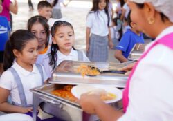 Conmemoran día mundial de la alimentación con Desayunos Escolares al 100