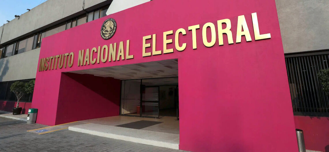 INE podría reducir tiempo de precampañas para compensar plazos