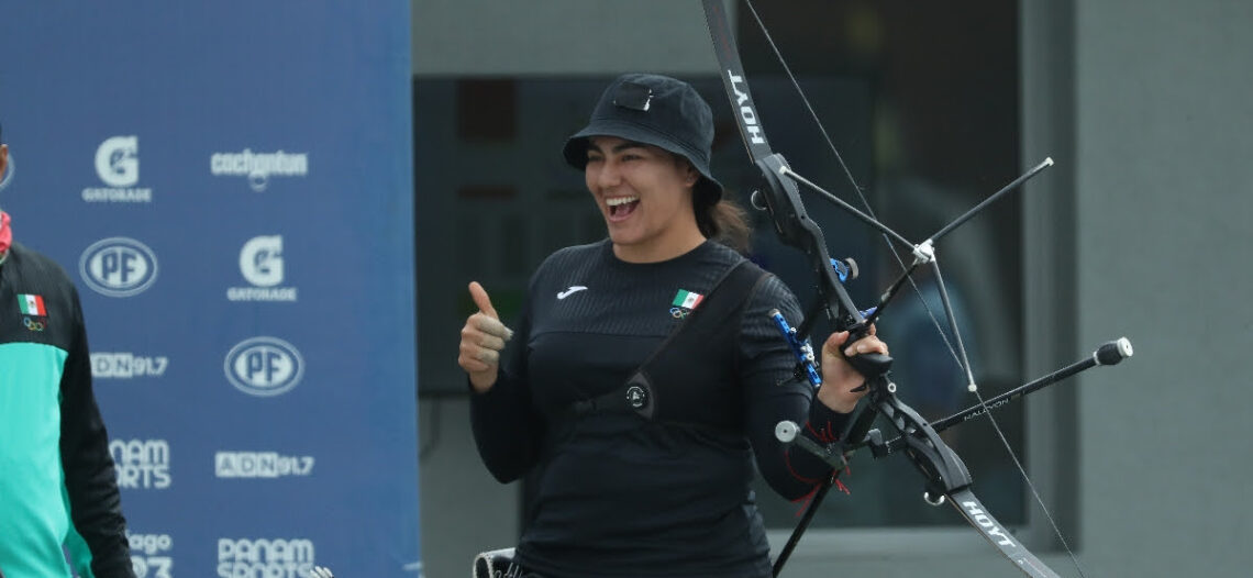 Alejandra Valencia “flecha” oro individual y se despide con tres medallas de Santiago 2023