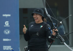 Alejandra Valencia “flecha” oro individual y se despide con tres medallas de Santiago 2023