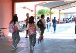 Clases en todas las escuelas de nivel básico de Sonora con el horario habitual: SEC