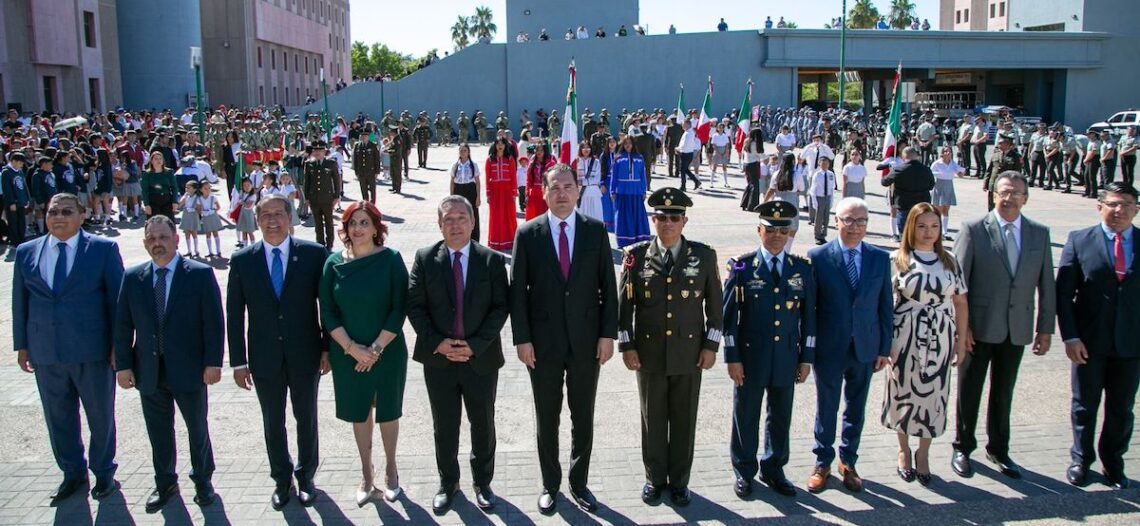 Participa Gobierno de Sonora en conmemoración nacional del Día de la Bandera
