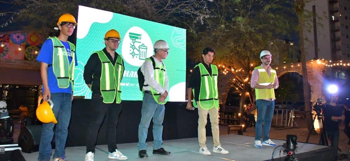 Jóvenes exponen proyectos en el Smart City Hackathon 2024