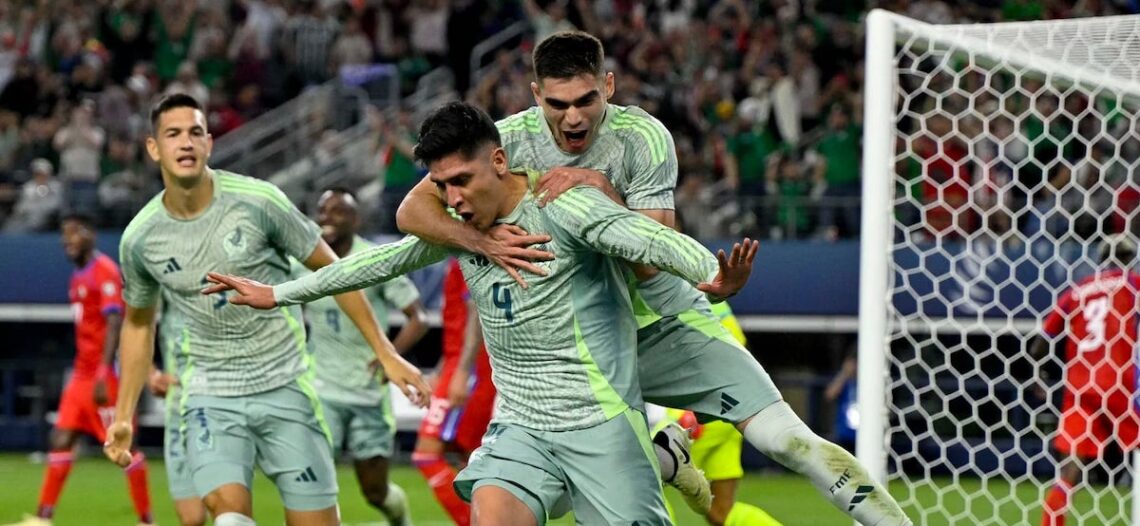 México pasa por encima de Panamá y se cita con Estados Unidos en la Final