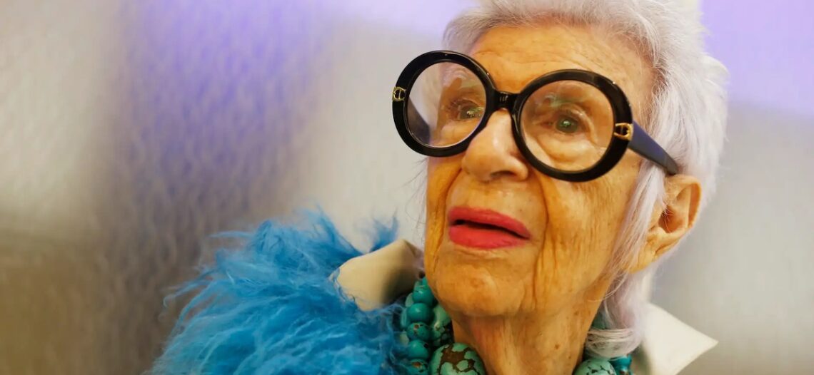Muere la icónica diseñadora estadunidense Iris Apfel a los 102 años