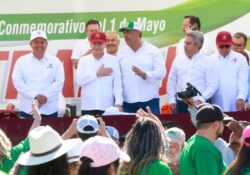 Preside Gobernador Alfonso Durazo desfile por el Día del Trabajo