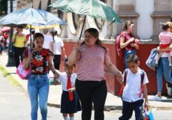 Anuncian modificación del calendario escolar ante las altas temperaturas