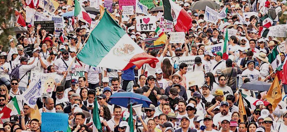 Protesta universitaria: “México, aguanta, la UNAM se levanta”