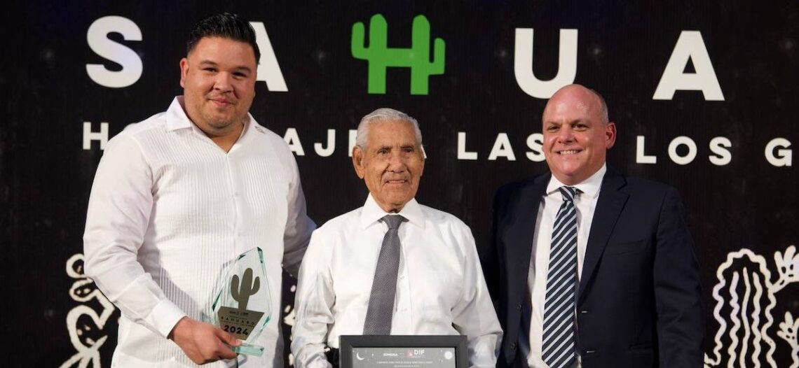 Galardonan a personas mayores con el Reconocimiento Sahuaro 2024