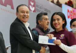 Gobernador crea el programa de becas más grande en la historia de Sonora