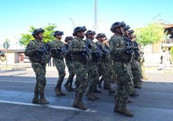 Desfile tuvo una participación de más de mil personas en Hermosillo
