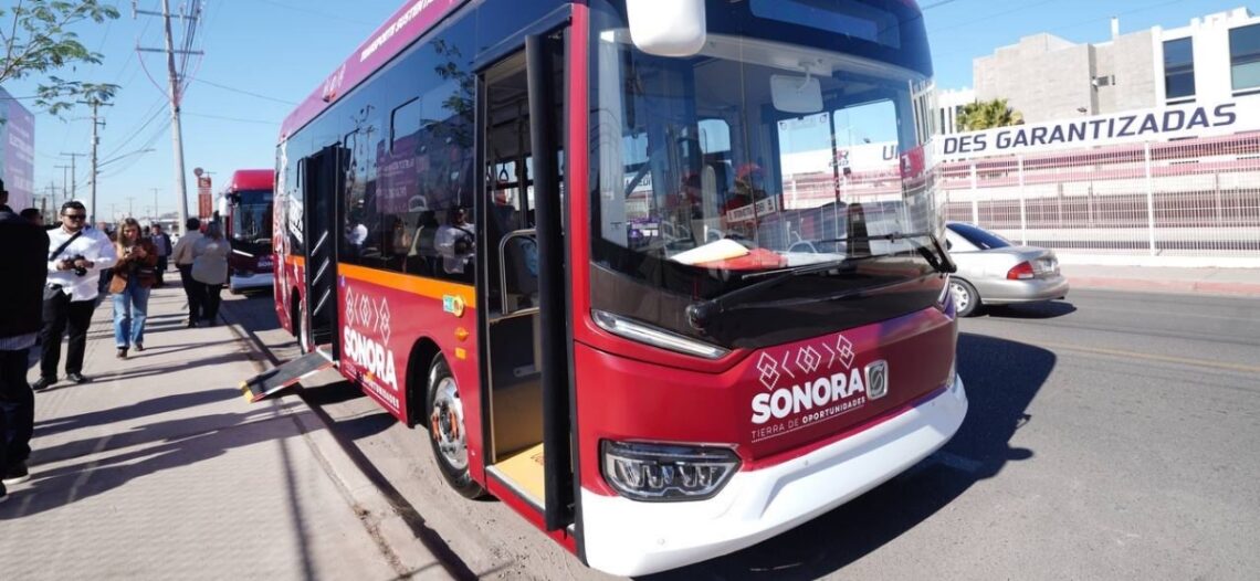 Entrega Gobernador Alfonso Durazo camiones eléctricos en Hermosillo