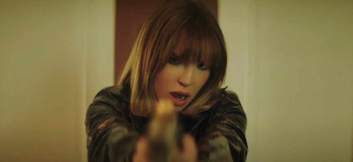 Belinda es una asesina en ‘La Cuadrada’, su video con Tito Double P