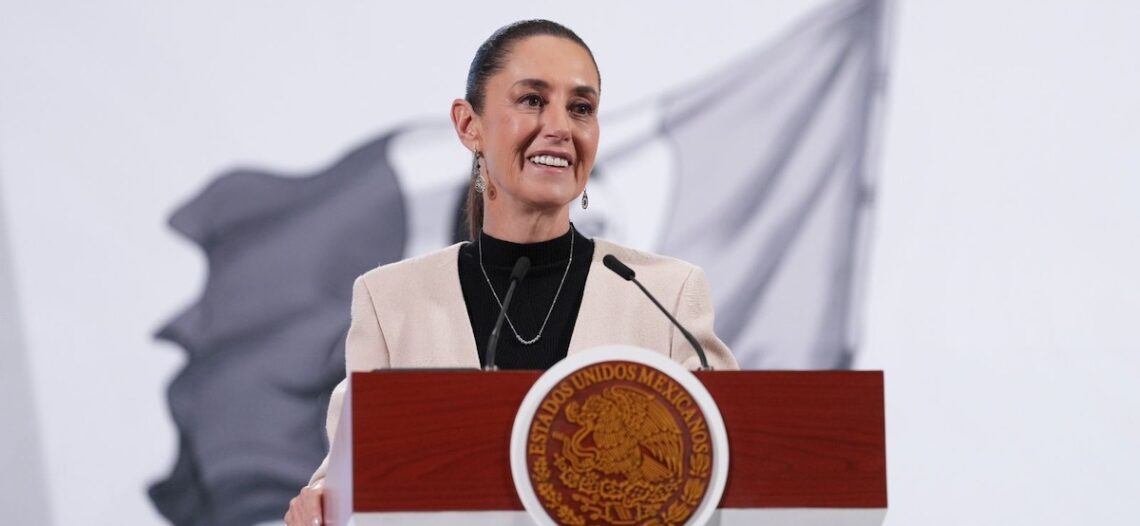 Reestructuran Pemex para asegurar reservas; gasolina, por debajo de $24