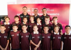 Abanderan a estudiantes de los Juegos Deportivos Nacionales Escolares