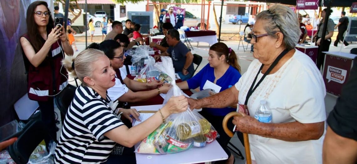 Sonora Atiende beneficia a familias de la colonia Lomas de Linda Vista