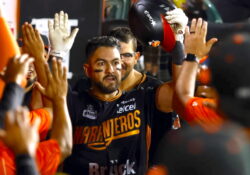 Naranjeros celebran 80 años con victoria en la apertura de temporada