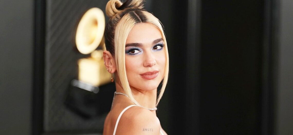Dua Lipa aprueba examen de español y emociona a sus seguidores latinos