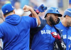 Toronto toma ventaja 2-0 ante Nueva York en la divisonal de la Americana