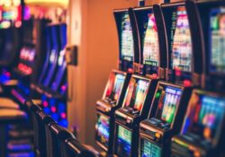 Hacienda bloquea y denuncia 13 casinos por presunto lavado de dinero