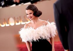 Selena Gomez y sus más de 200 plumas conquista los Globos de Oro 2026