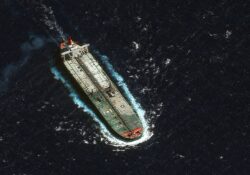 Incautan buque petrolero que burló bloqueo de EU; salió del Caribe