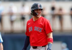 El mexicano Marcelo Mayer se adueña de la segunda base de Boston Red Sox