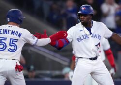 Los Blue Jays firman inicio histórico en su 50ª temporada con 50 ponches